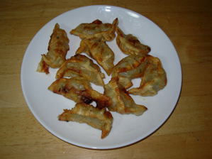 給食で人気の揚げ餃子が簡単！　（焼き餃子のリメイク）