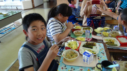 給食と一緒に試食！