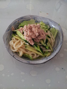 たっぷりきゅうりのサラダうどん